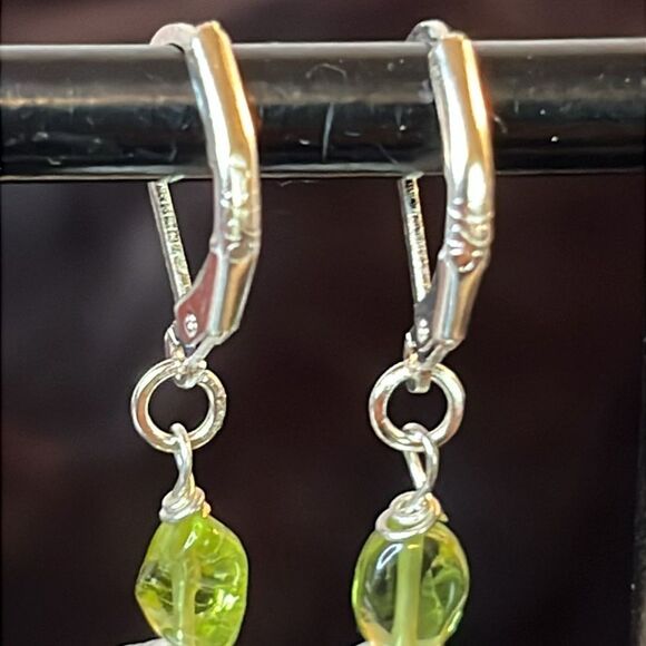 Beautiful White Freshwater Pearl & Peridot Earrings 925 Sterling Silver Lever - Picture 5 of 7
